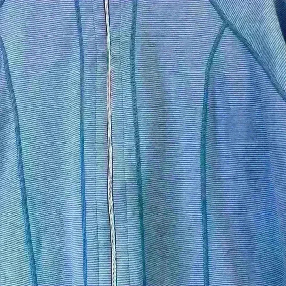 Kirkland Women’s long sleeve zip up - Picture 3 of 6